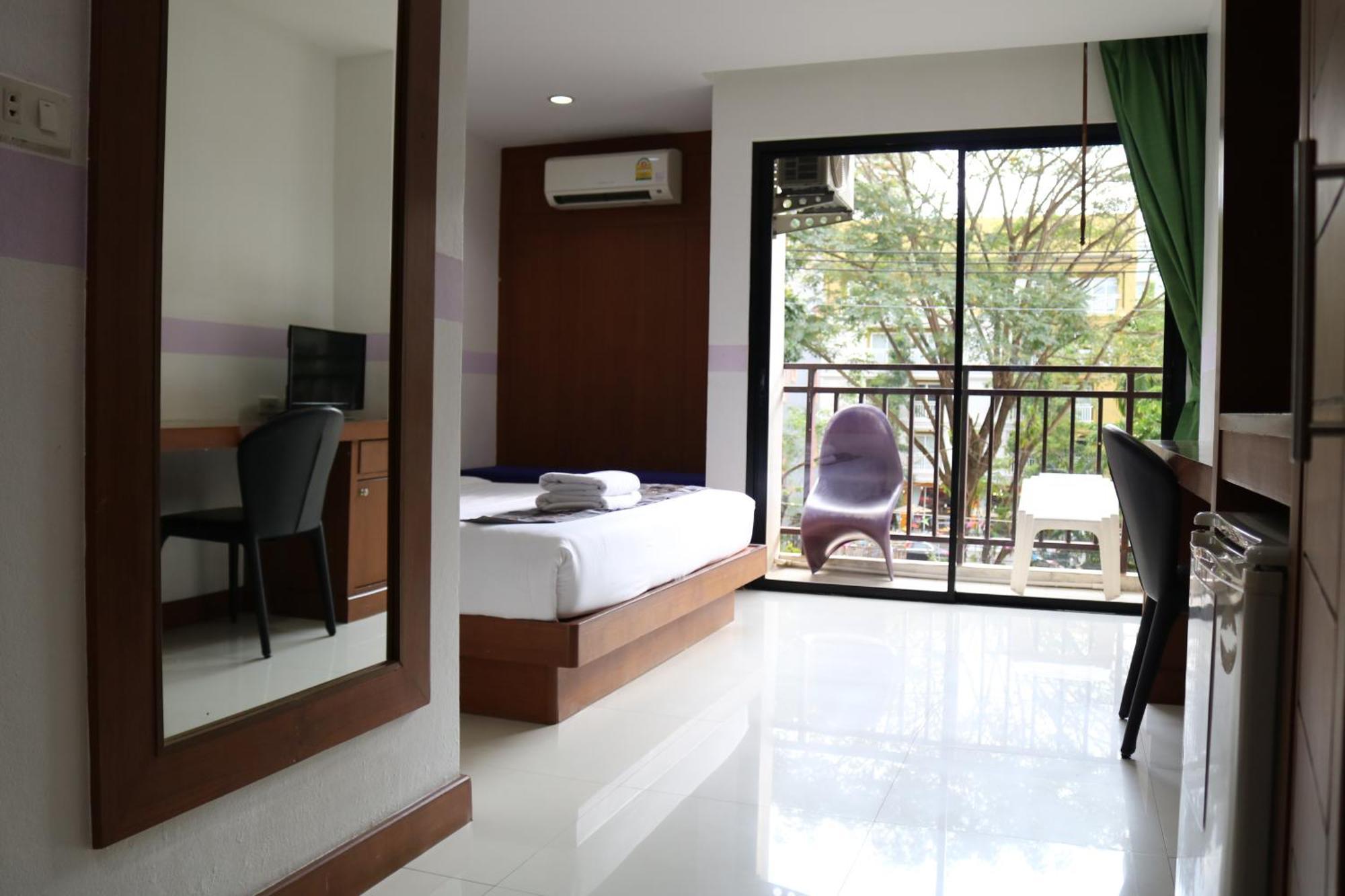 Diamond Crown Hotel Patong Екстериор снимка