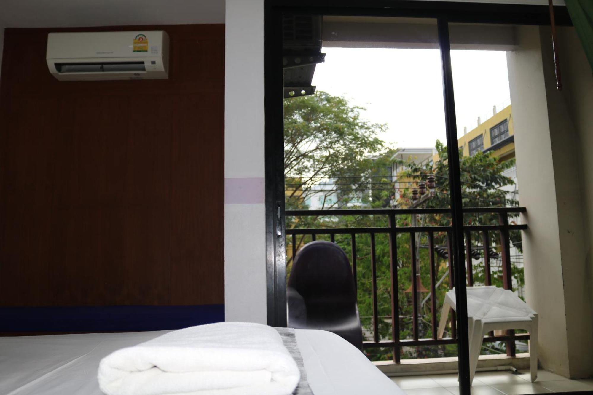 Diamond Crown Hotel Patong Екстериор снимка