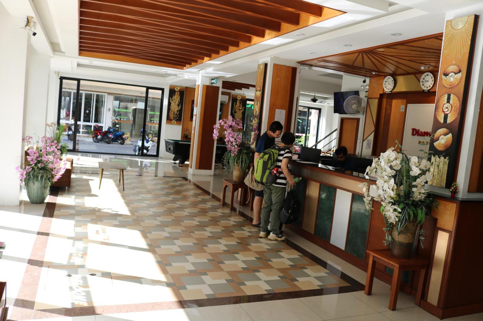 Diamond Crown Hotel Patong Екстериор снимка